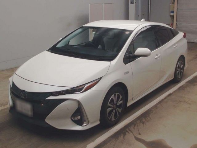 127 Toyota Prius phv ZVW52 2017 г. (TAA Kantou)